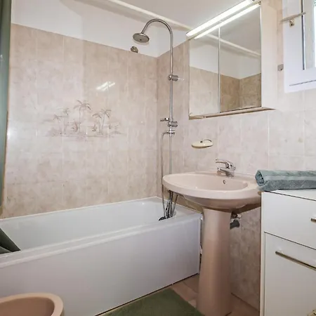 בית נופש 2 Bedroom In *