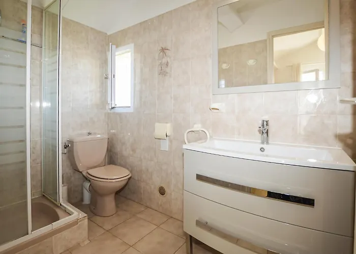 Prázdninový dům 2 Bedroom Gorgeous In *