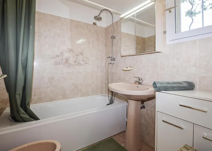 Prázdninový dům 2 Bedroom Gorgeous In *