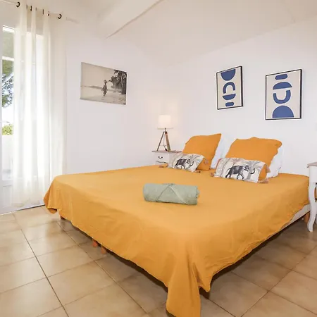 2 Bedroom Gorgeous In *