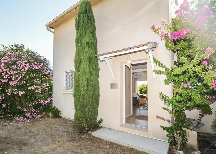 2 Bedroom Gorgeous In Casa vacanze *
